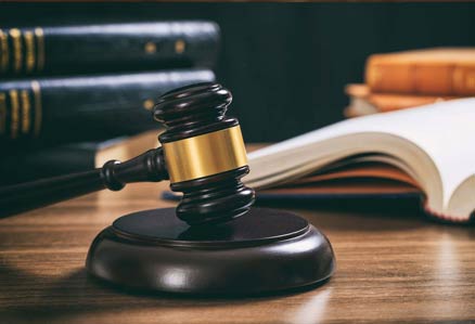 خدمات حقوقی حرفه ‌ای وکیل در هفت تیر برای حل اختلافات